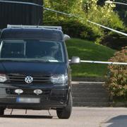 Polisen spärrar av ett bostadsområde i Hageby