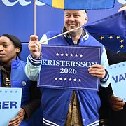 Moderater hejar på när Moderaternas partiledare, statsminster, Ulf Kristersson ger sig ut på valturné. Arkivbild.