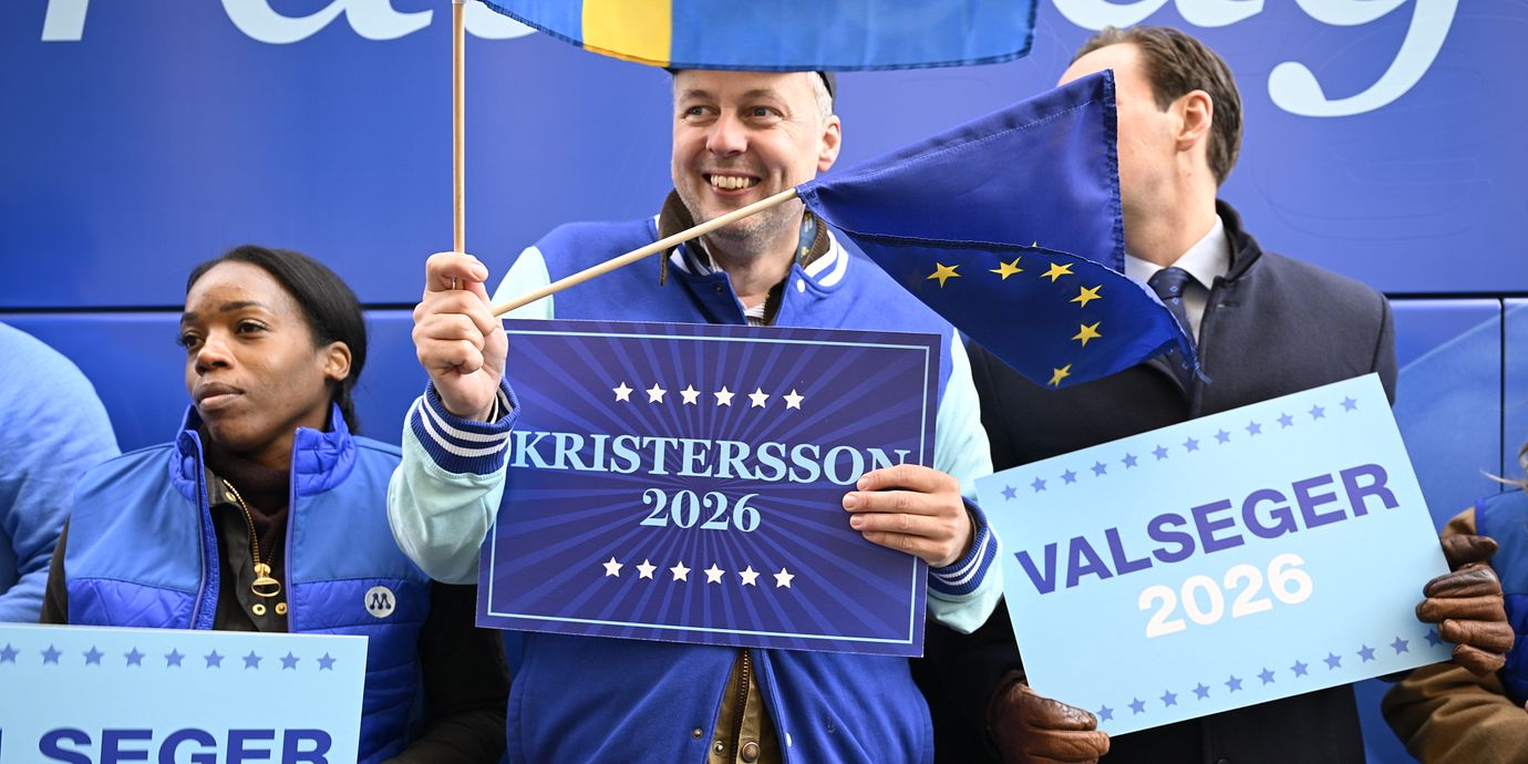 Moderater hejar på när Moderaternas partiledare, statsminster, Ulf Kristersson ger sig ut på valturné. Arkivbild.