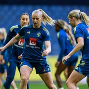 Stina Blackstenius tränar med landslaget. 