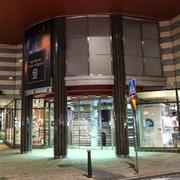 Entrén till köpcentret i Malmö där kvinnan hittades livlös.