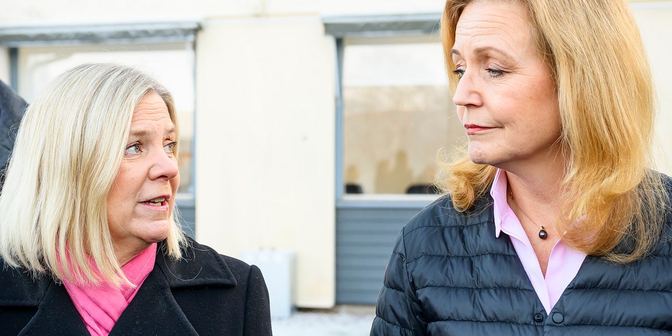 Socialdemokraternas partiledare Magdalena Andersson och Centerpartiets partiledare Elisabeth Thand Ringqvist.