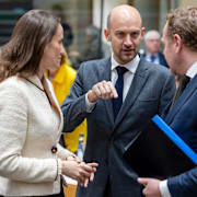 Frankrikes utrikesminister Jean-Noel Barrot i mitten.