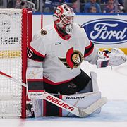 Linus Ullmark under matchen.