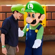Illustrationsbild. Nintendos Super Mario-karaktär Luigi på Super Nintendo World vid Universal Resort i Florida. 