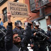 En demonstrant i San Francisco.