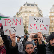 Ebba Busch/protest i Frankrike. 