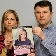 Kate och Gerry McCann med en bild på försvunna dottern Madeleine McCann. Bilden är tagen 2012