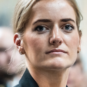 Emilie Enger Mehl/Ambulanspersoner under insatsen på platsen i natt.