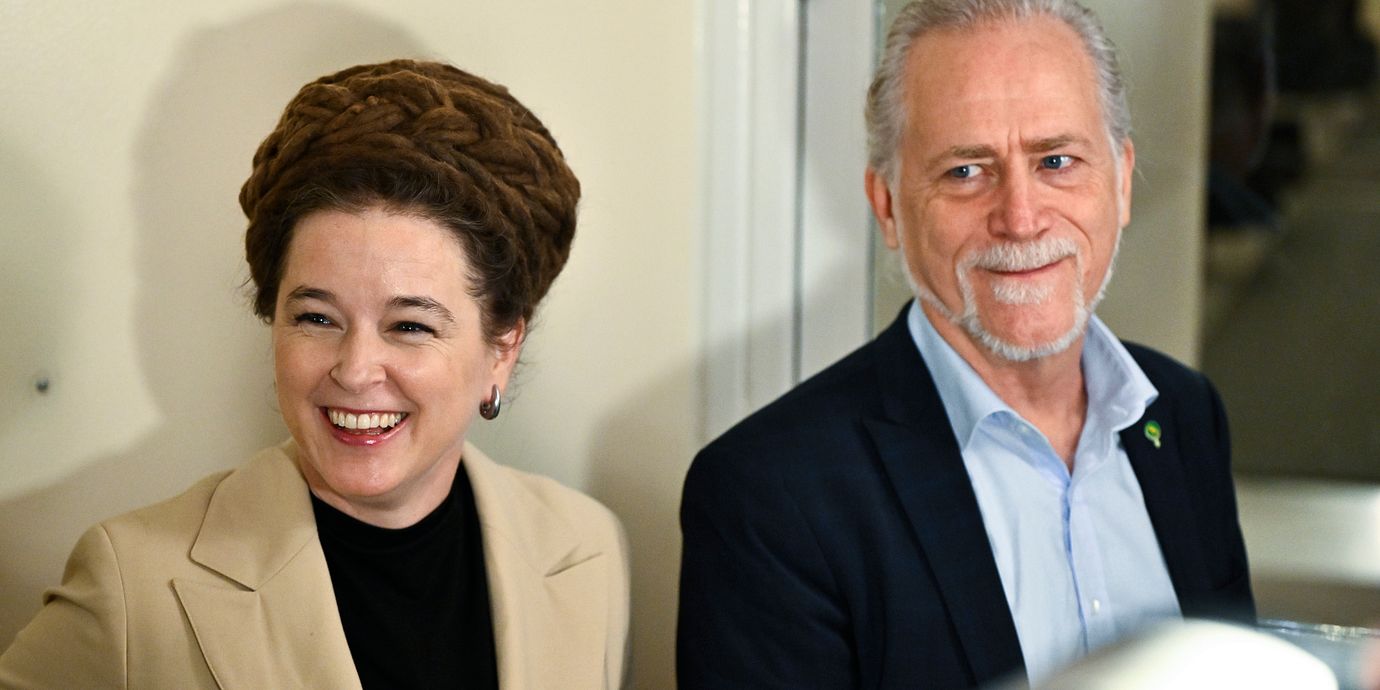 Miljöpartiets språkrör Amanda Lind och Daniel Helldén.