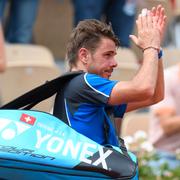 Stan Wawrinka lämnar arenan efter förlusten.