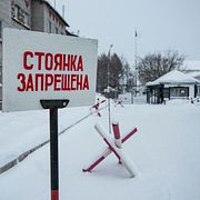 Ett fängelse i staden Karp i Ryssland. Här satt bland annat regimkritikern Aleksej Navalnyj fram till sin död i februari 2024.