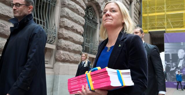 Finansminister Magdalena Andersson (S) under måndagens budgetpromenad.  Anders Wiklund/TT / TT NYHETSBYRÅN