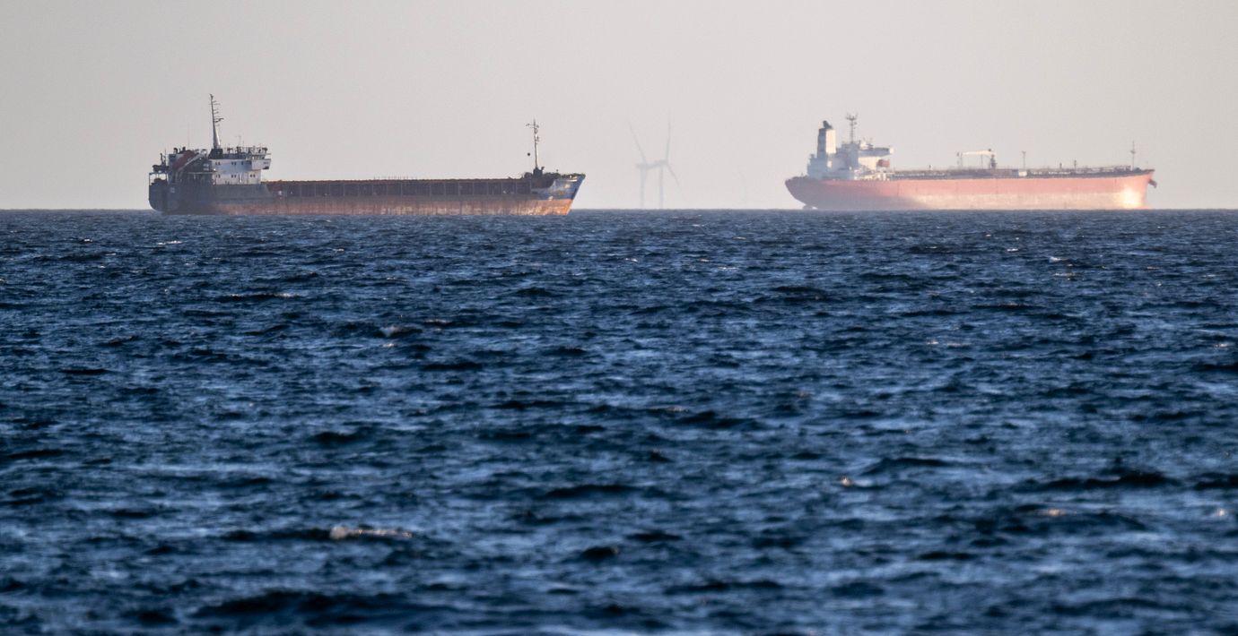 Det bordade fartygen Caffa och Sea Owl I ankrade utanför Trelleborg i slutet på mars.