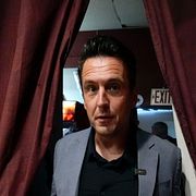 Zach Lahn, republikansk guvernörskandidat i Iowa, under ett möte med väljare i augusti.