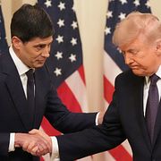 Kevin Warsh och Donald Trump i samband med att Warsh svors in som Fedchef den 22 maj.