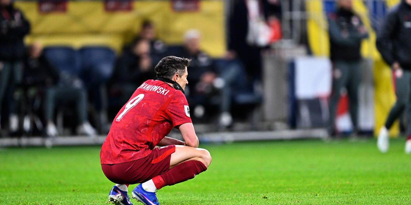 Robert Lewandowski fotograferad efter Polens förlust mot Sverige i VM-kvalet den 31 mars i år.