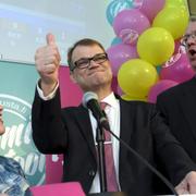 Finlands statsminister Juha Sipilä firar valsegern 2015. Arkivbild.