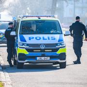 Polisen på plats på Praktiska Gymnasiet Malmö Limhamn på torsdagen.