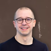 Niklas Laninge, sparpsykolog på Opti och gästkrönikör hos Omni Ekonomi. 