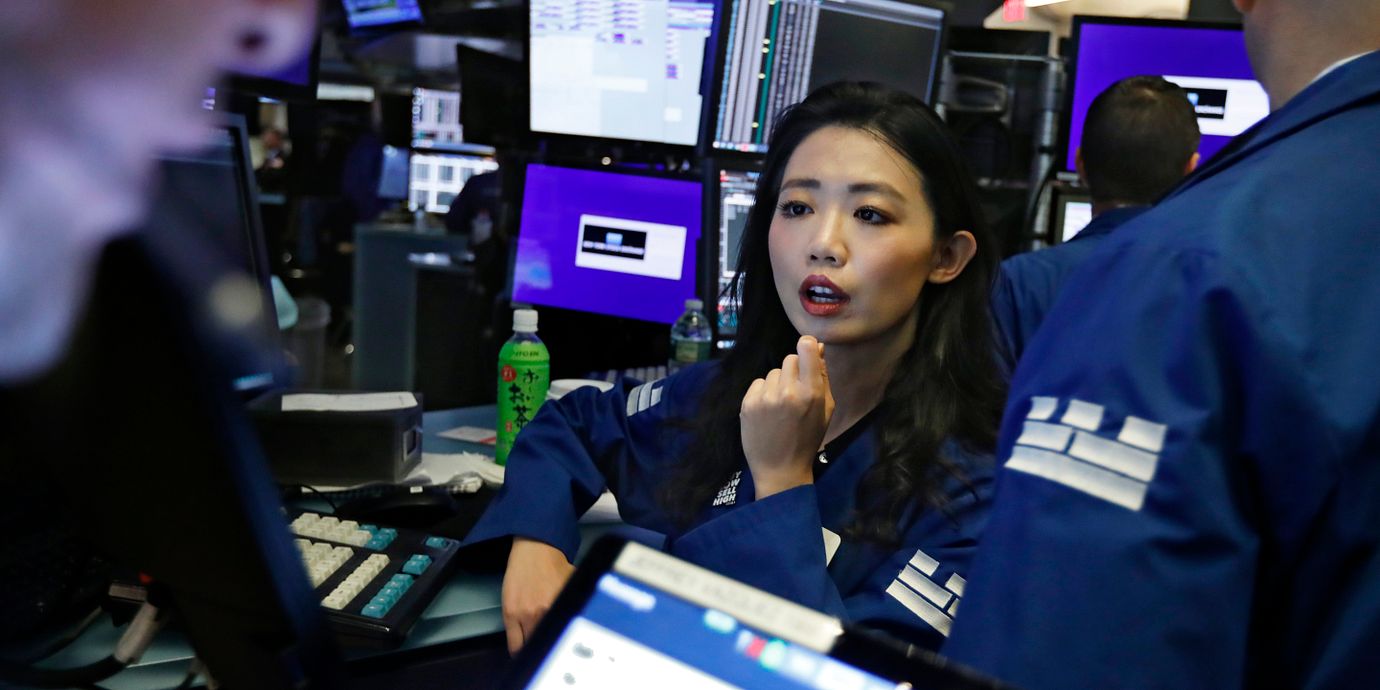 Arkivbild. Investerare på Wall Street.