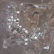 Satellitbilder efter attackerna mot anläggningen i Natanz. 