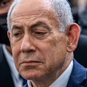 Benjamin Netanyahu under begravningen av den sista hemförda gisslan Ran Gvili.