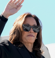 Kamala Harris på LaGuardiaflygplatsen, New York. Donald Trump på flygplatsen i Johnstown, Pennsylvania. USA den 11 september 2024. 