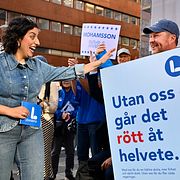Liberalernas partiledare Simona Mohamsson håller sitt valtal och presenterar partiets slutspurtskampanj på Soltorget vid Sergels torg i Stockholm