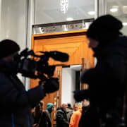 Stort pressuppbåd vid Oslo tingsrätt. 