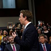 Under ett kongressförhör i januari 2024 tilltalade Metas vd Mark Zuckerberg anhöriga till unga personer som uppger att de tagit skada av innehållet i Metas appar.