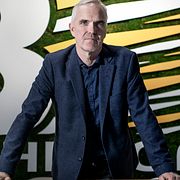 Bahnhofs vd Jon Karlung.