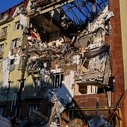 Ryssland har attackerat Odessa upprepade gånger under kriget. En bild från den 6 april visar hur ett flerfamiljshus skadats.