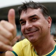 Lula da Silva ställs mot Flávio Bolsonaro i valet. Ingen av dem väntas få egen majoritet, utan det hela tros avgöras i andra valomgången i slutet av oktober.