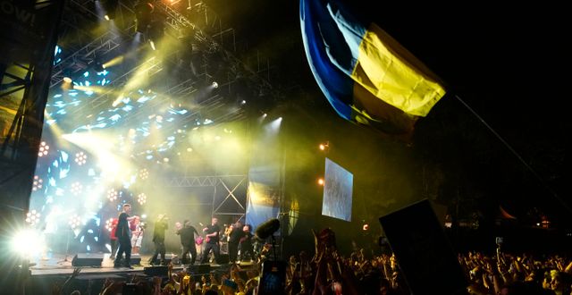 Ukrainska bidraget Stefania med Kalush Orchestra i första semifinalen. Luca Bruno / AP