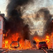 Fordon i brand i Belfast.