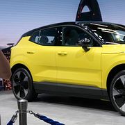 En EX30-modell på en utställning i Peking 2024.