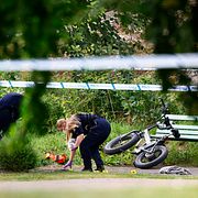 Polis på plats efter dödsskjutningen i stadsdelen Berga i Linköping 2024.