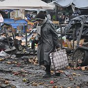 En kvinna i Odesa efter en rysk attack mot en matmarknad den 12 februari 2026.