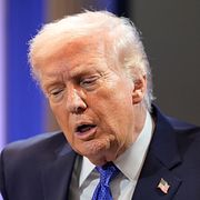 Enligt flera amerikanska medier saknas handlingar i Epsteinutredningen som rör anklagelser om att Donald Trump ska ha sexuellt utnyttjat en minderårig flicka. 