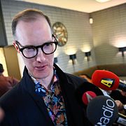 Jan Jönsson (L) på väg ut från Liberalernas partistyrelsemöte under fredagen.