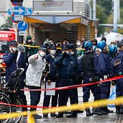 Avspärrningar under räddningsinsatsen i Osaka.