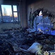 Skador i ett lägenhetskomplex i Tjernihiv efter en rysk attack på julafton.