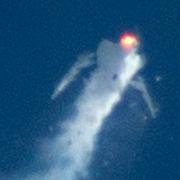 Space Ship Two exploderar kort efter start.