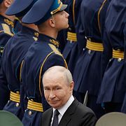 Putin och ryska soldater i Moskva, 22 juni 2026.