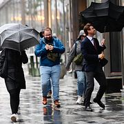 Höstväder med regn och blåst i centrala Stockholm.