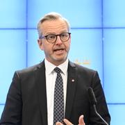  Socialdemokraternas ekonomiskpolitiska talesperson Mikael Damberg (S)  presenterar en nyhet kopplat till den statliga banken SBAB under en pressträff på Riksdagens presscenter. 