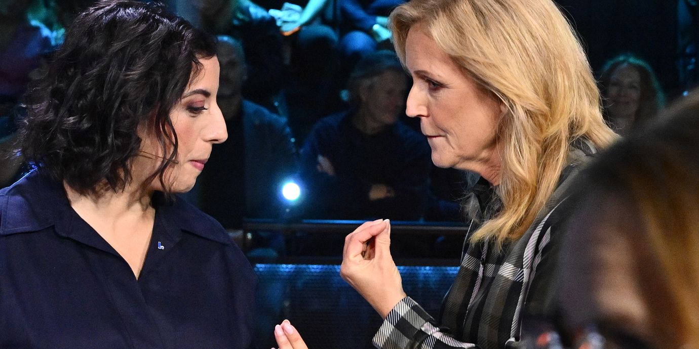 Liberalernas partiledare Simona Mohamssonoch Centerpartiets partiledare Elisabeth Thand Ringqvist)i studion under TV4:s stora partiledardebatt.