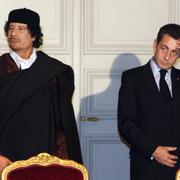 Muammar Gaddafi och Nicolas Sarkozy under ett möte 2007.