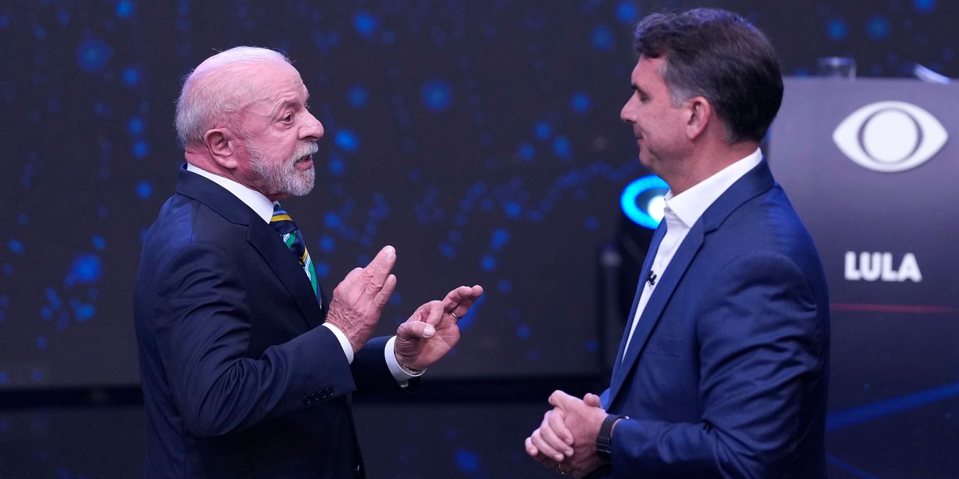 Lula da Silva och Flávio Bolsonaro under en tv-debatt den 18 oktober 2026.